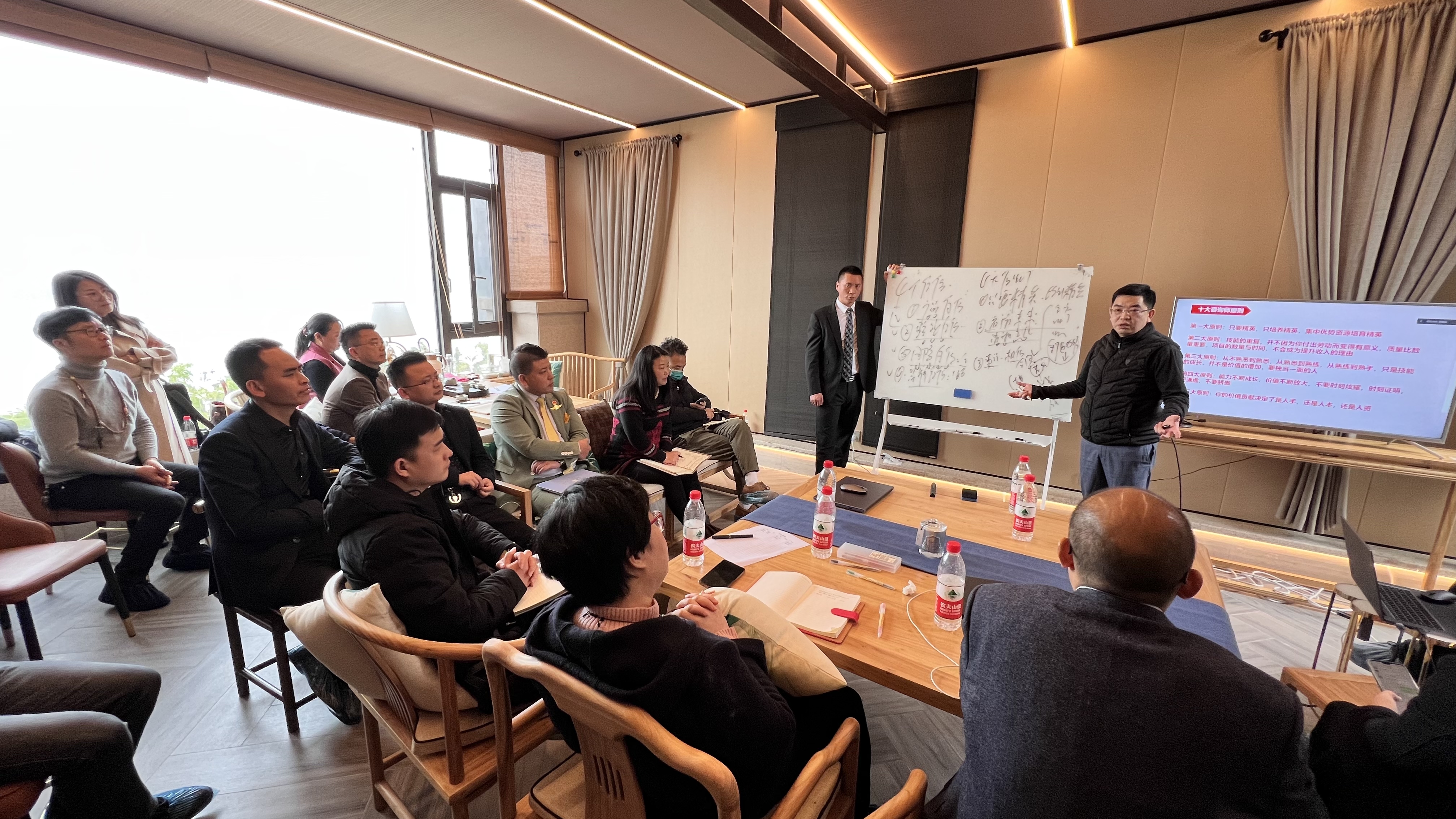 第一届合伙人大会2.jpg